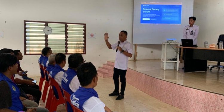 Kepala Bapas Samarinda Sosialisasikan Aplikasi BSM kepada Klien Pemasyarakatan di Wilayah Kutai Barat