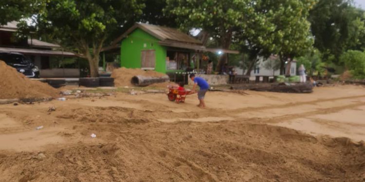 Diduga Ada Pengerukan Pasir Ilegal di Pantai Tanjung Jumlai untuk Proyek APBD, Masyarakat Minta Pemerintah Bertindak